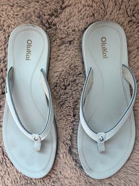 OluKai 'Uiki Women's Light Blue Flip Flop Sandals